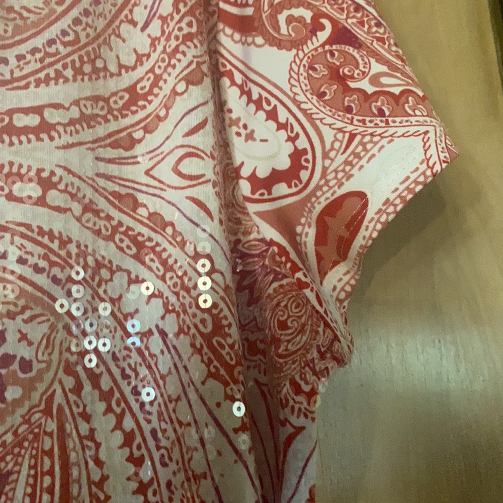 Extra large short sleeve adorable red and white small sequin top - Picture 4 of 6